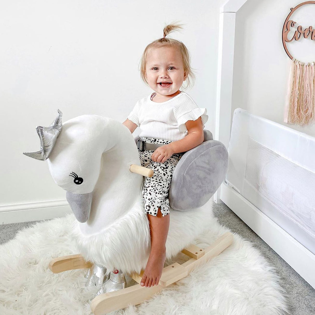 easycomfort easycomfort dondolo giocattolo a forma di cigno bianco e grigio per bambini 18 36 mesi max 40kg legno di pioppo e peluche