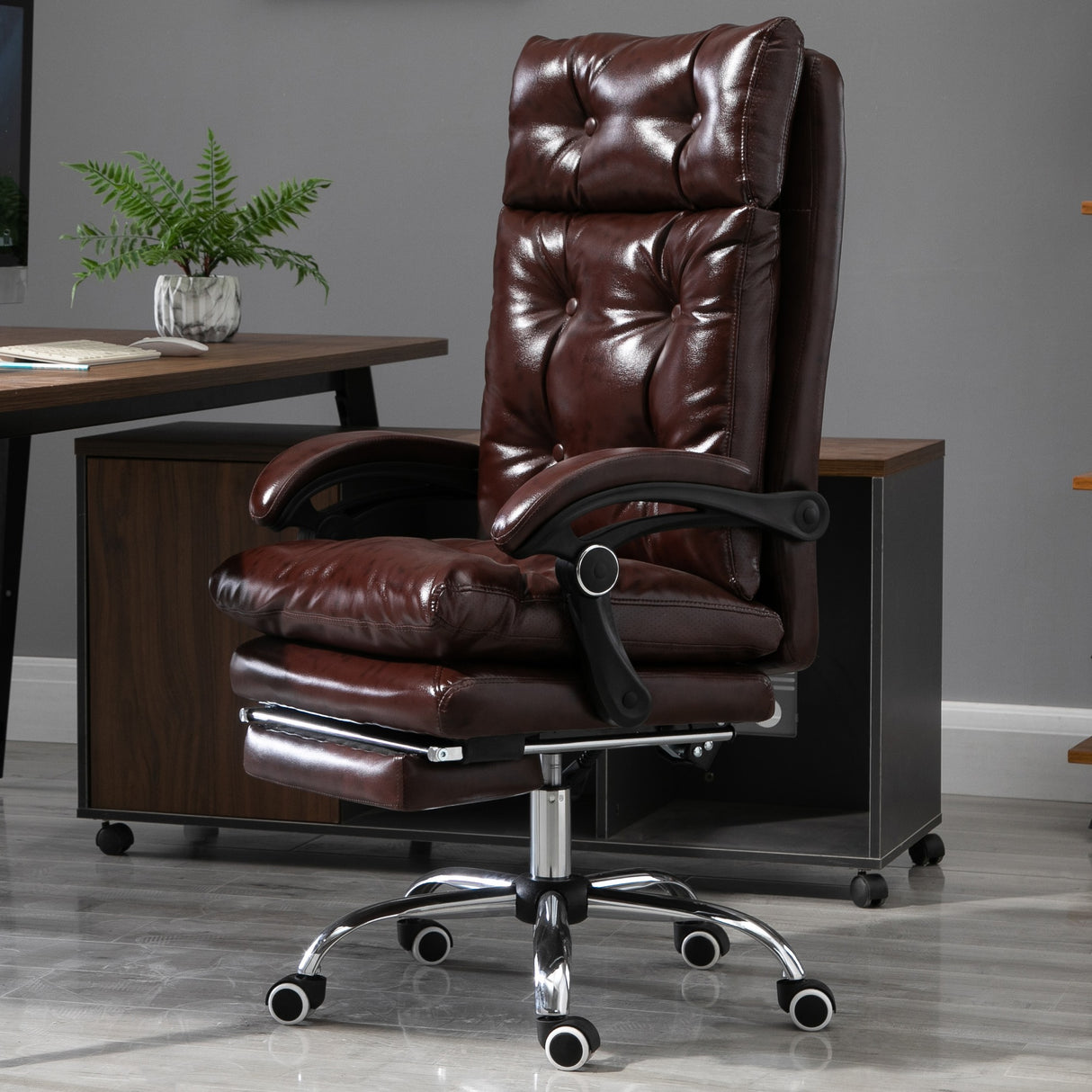easycomfort easycomfort poltrona ufficio presidenziale similpelle marrone stile chesterfield schienale reclinabile 135 e poggiapiedi ean 8054144132730